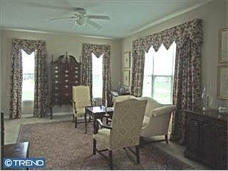 4th image of 335 Autumn Hill Dr