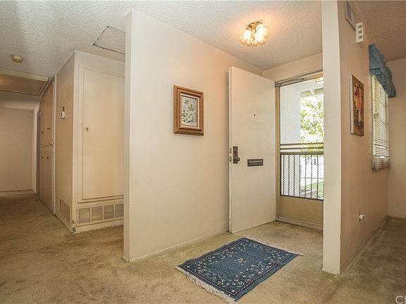 4th image of 15923 Hillgate Dr