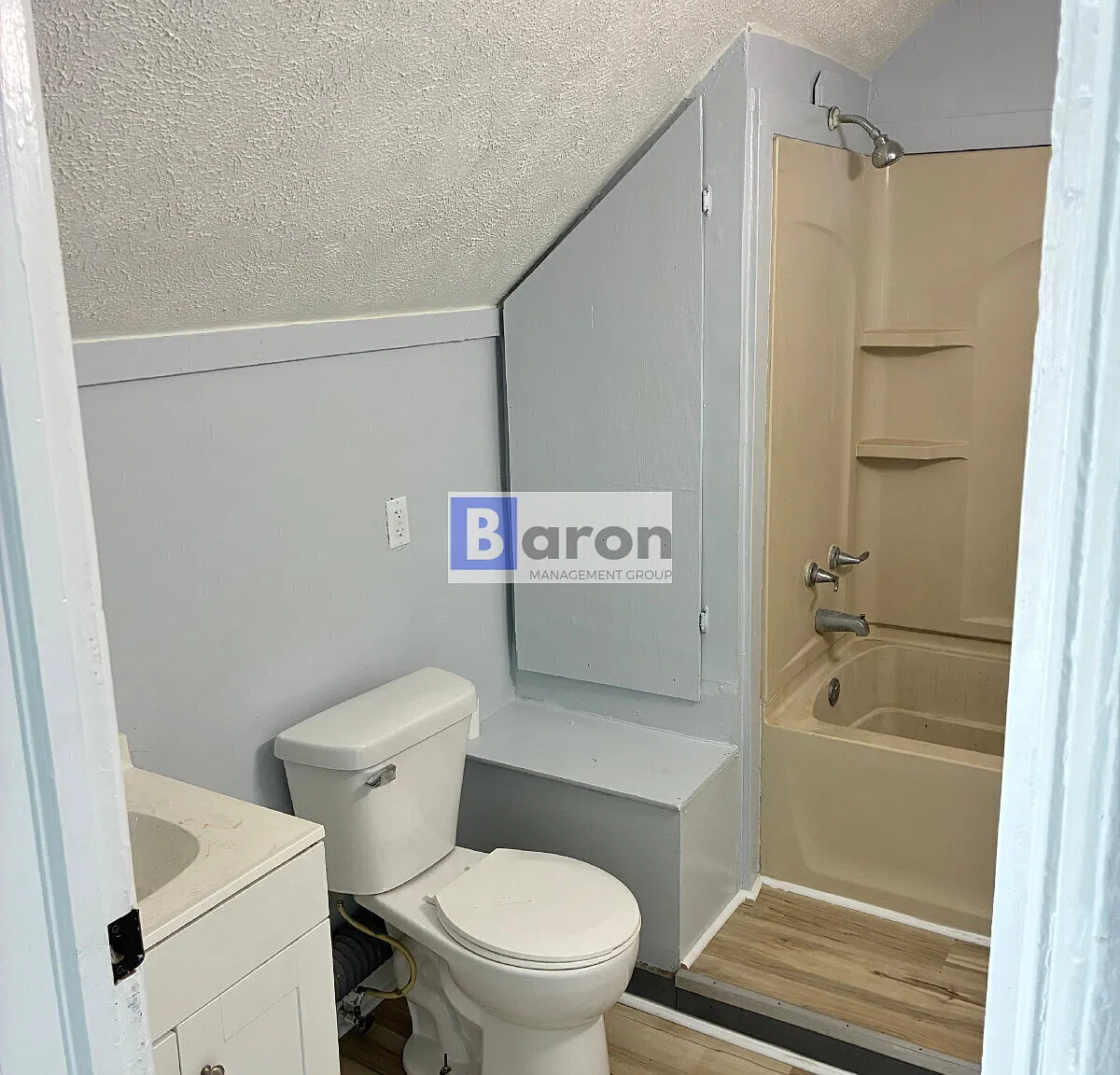 Spacious 4-Bedroom at 1411 High St!" — Photo 2