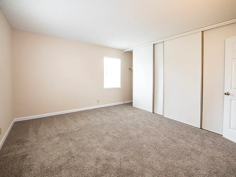 Willow Run Apartments — Photo 34