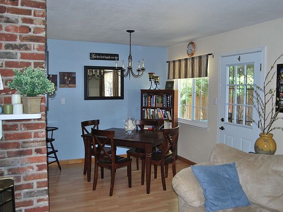 Nice size dining area