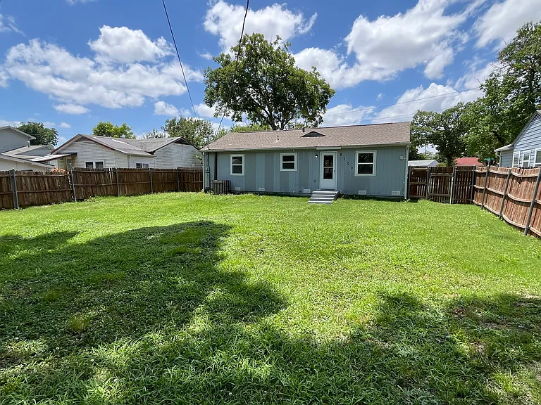 2100 Camden Dr — Photo 18