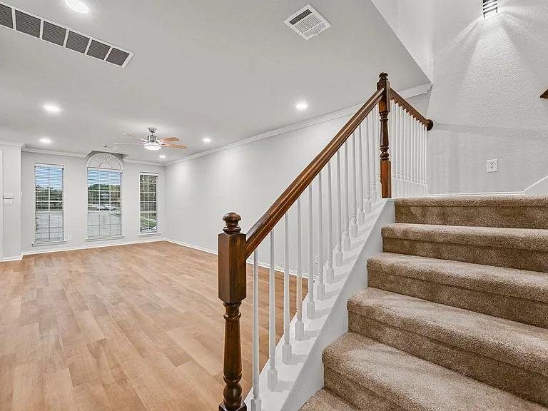1045 Rodin Ln — Photo 4