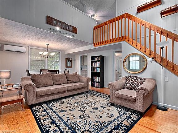 2nd image of 314 Candlewood Cir