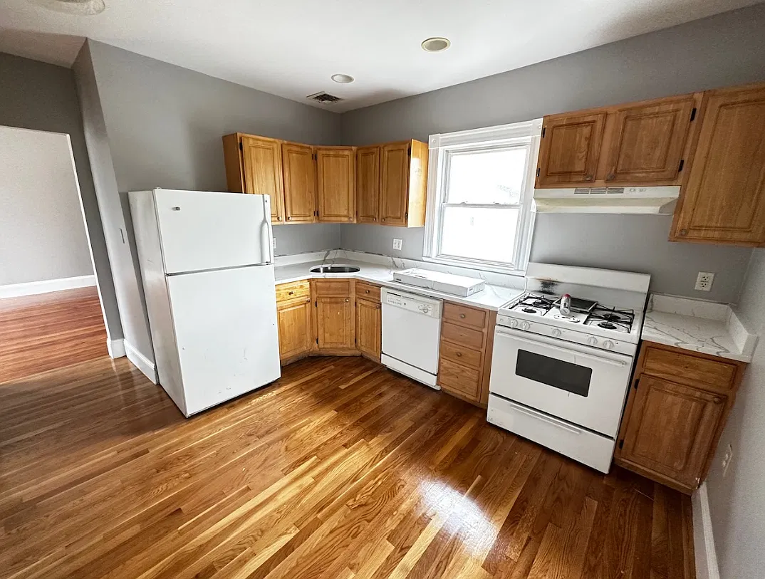 4 bed, 1.5 bath, 1800 sqft, $3,100 — Photo 1