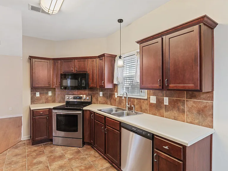 1425 Island Town Dr — Photo 12