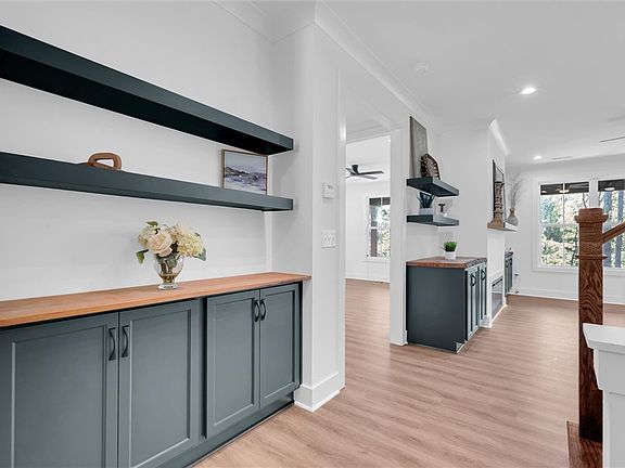 5th image of 407 Blue Ridge Ct