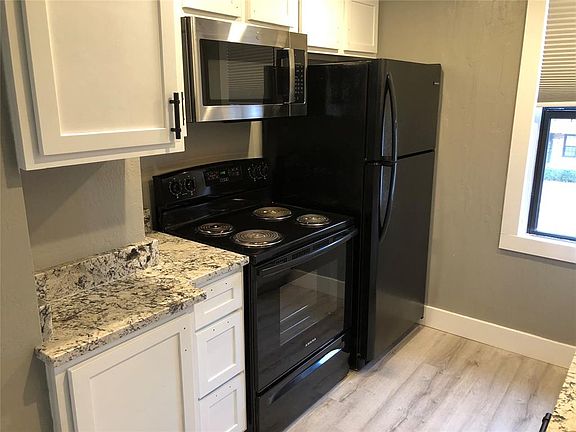 4th image of 801 East Dr