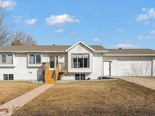 614 Loyal Ave, Hillsboro, ND 58045