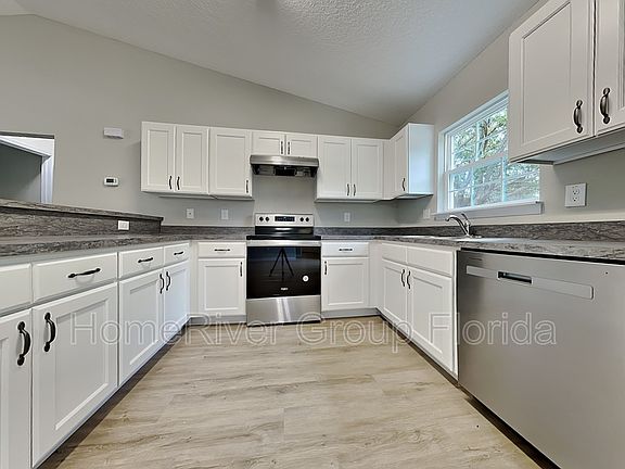 4th image of 184 SE Fisher Crse