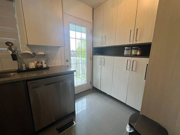 23422 Sandpiper Ave #UPPER — Photo 12