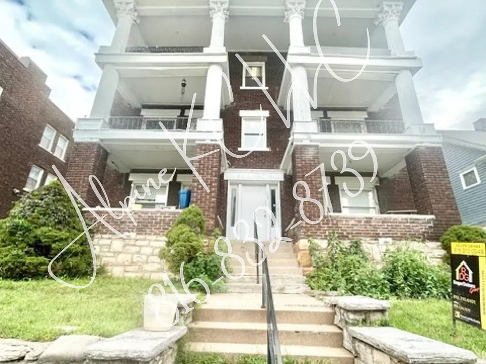 305 Bellefontaine Ave #2S