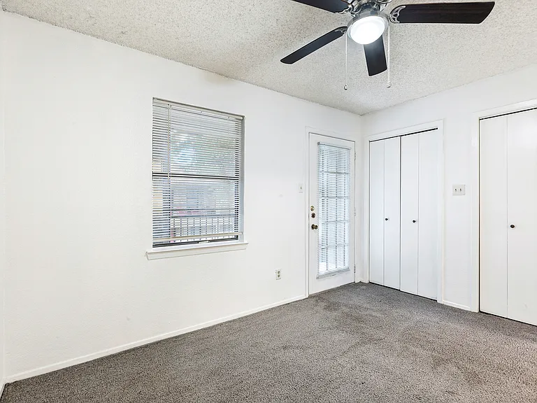 Closet bedroom 2 with door to balcony