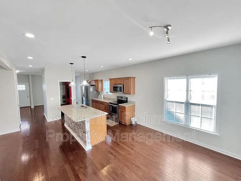 406 Bridge Creek Ct — Photo 10