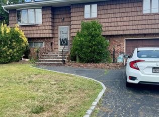 342 Wyona Ave, Lindenhurst, NY 11757