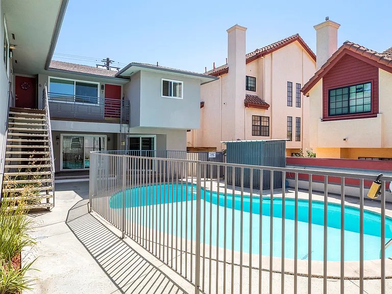 Huntington Villas — Photo 3