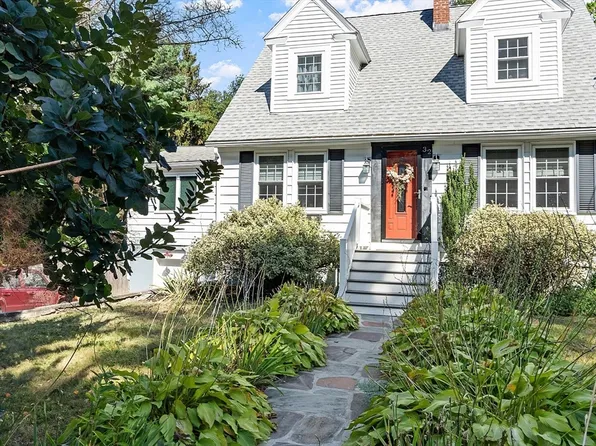 32 Doyle St, Leominster, MA 01453