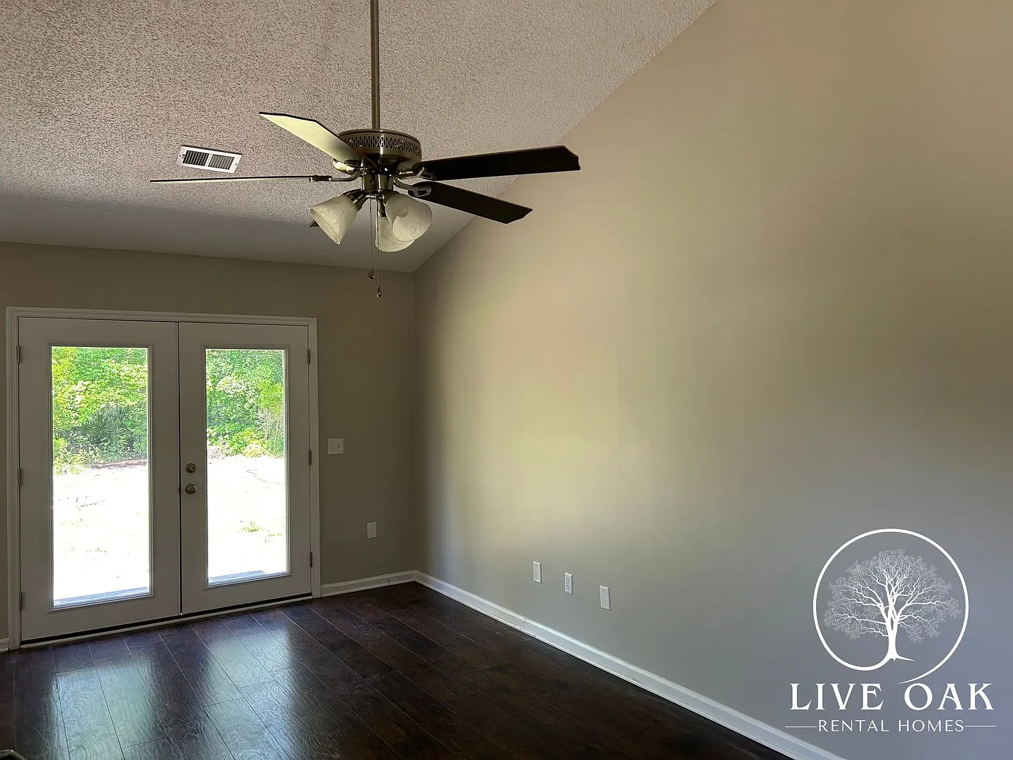 Summer Move-In Special: $500 Off 1st Month's Rent — Photo 4