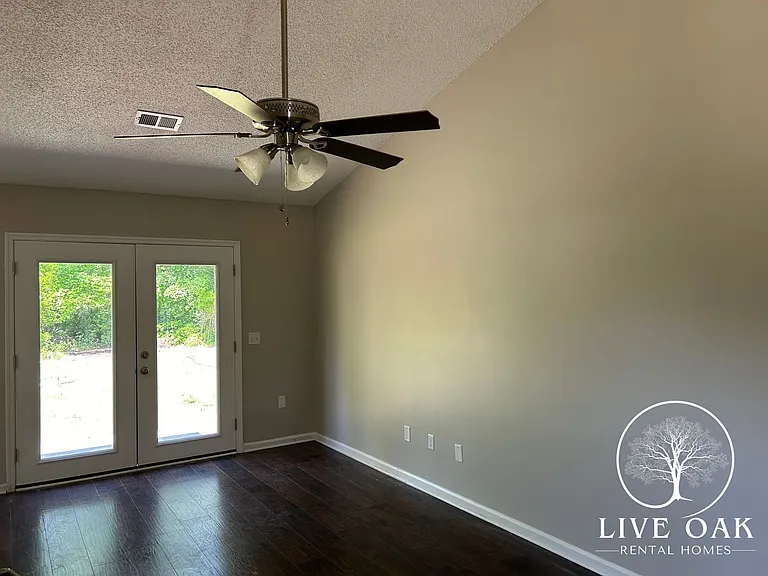 531 Jefferson Cir SE — Photo 4