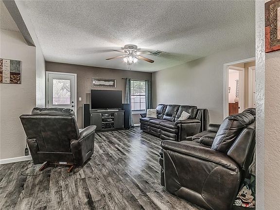 3rd image of 611 S Silver Dr