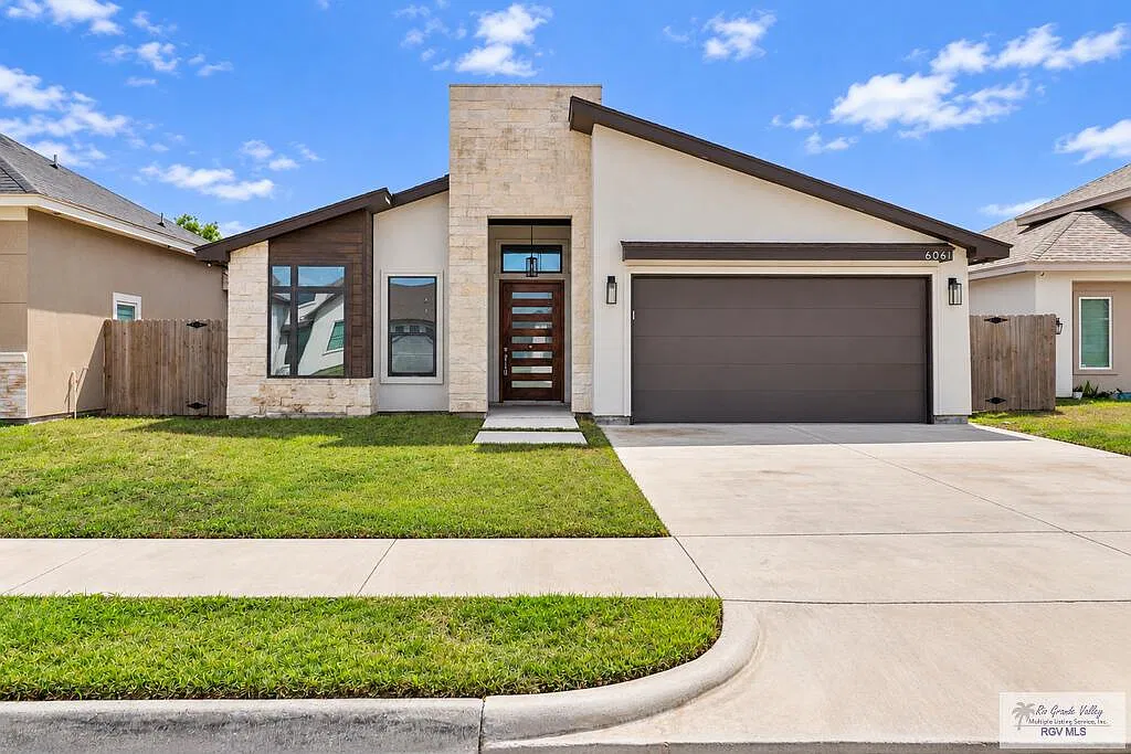 3 bed, 2.5 bath, 1850 sqft, $2,400 — Photo 1