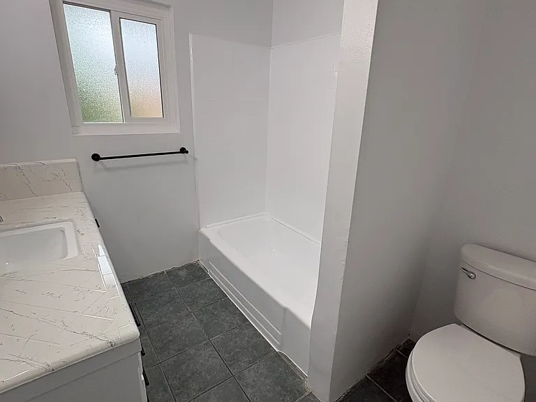 2015 Cedar Ave #8 — Photo 10