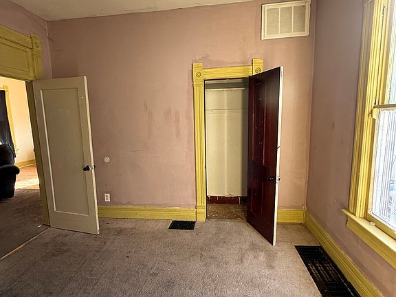 5th image of 968 W View St