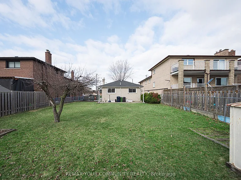 57 Apted Ave #UPPER — Photo 24