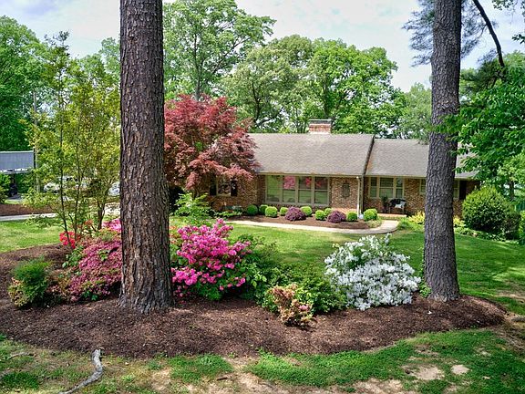 3rd image of 288 Oakwood Dr