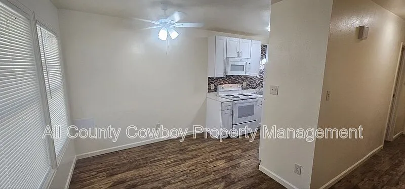 2 bed, 1.0 bath, 900 sqft, $1,350 — Photo 3