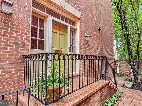 4th image of 428 S Fairfax St