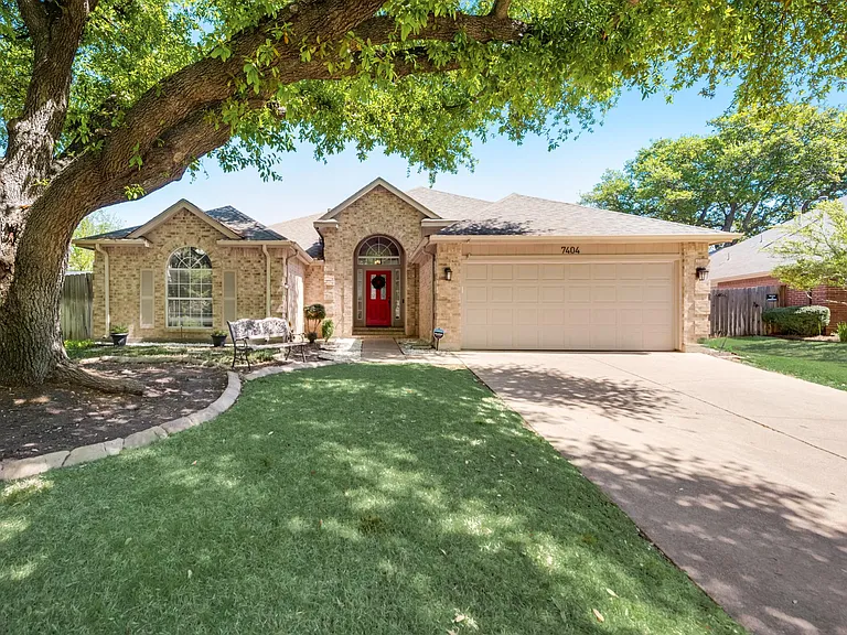 7404 Catlow Ct — Photo 1