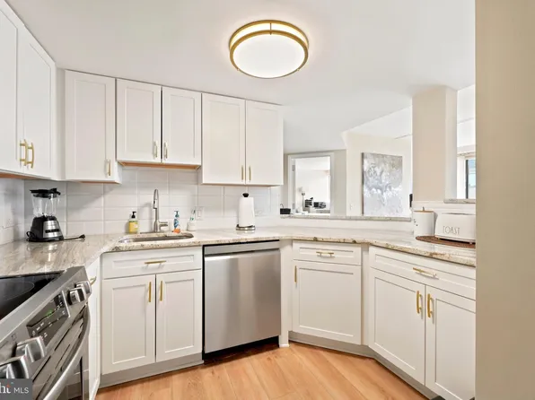 2001 Hamilton St APT 306, Philadelphia, PA 19130