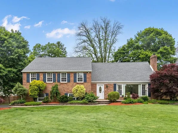 200 Dogwood Ln, Wallingford, PA 19086