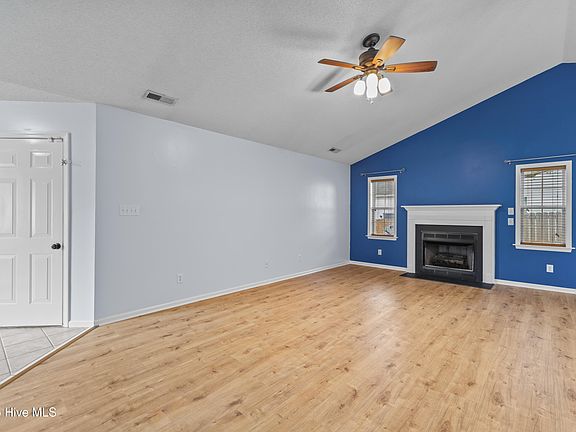 5th image of 102 Summercreek Dr