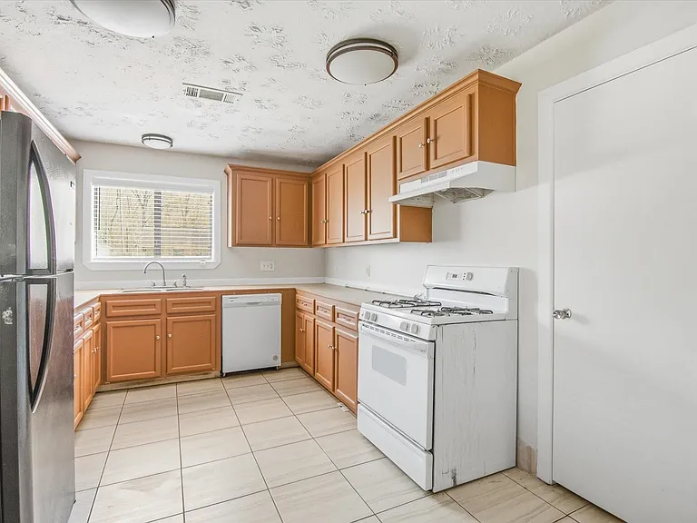 501 Ladd St — Photo 9