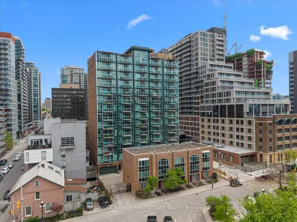 134 York St #305, Ottawa, ON K1N 1K8