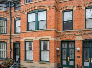 121 W Delaware Pl, Chicago, IL 60610