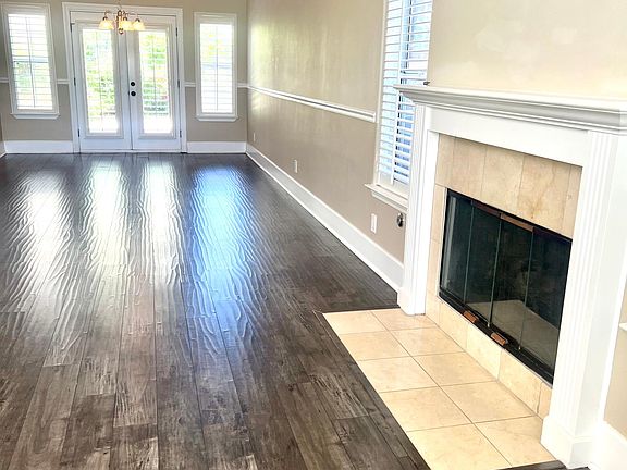 4th image of 1041 E Monticello Cir
