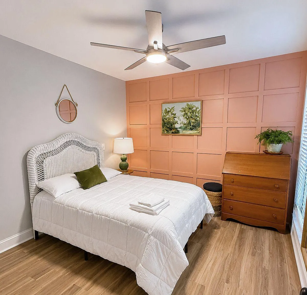4 bed, 2.0 bath, 2350 sqft, $1,070 — Photo 2