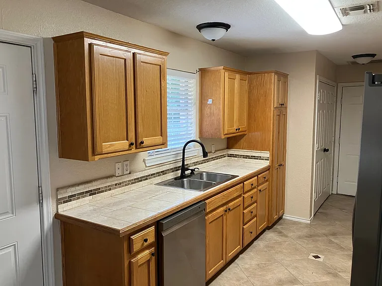 208 S Sendero Dr — Photo 12