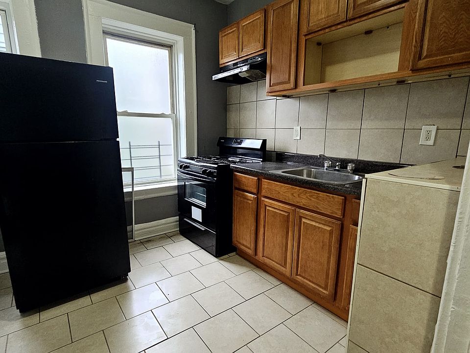1st image of 220 Roseville Ave #2H