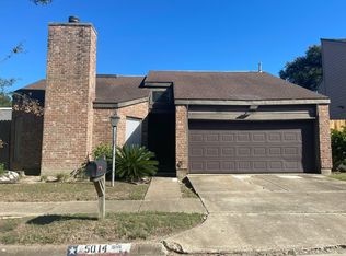5014 Summer Forest Dr, Houston, TX 77091