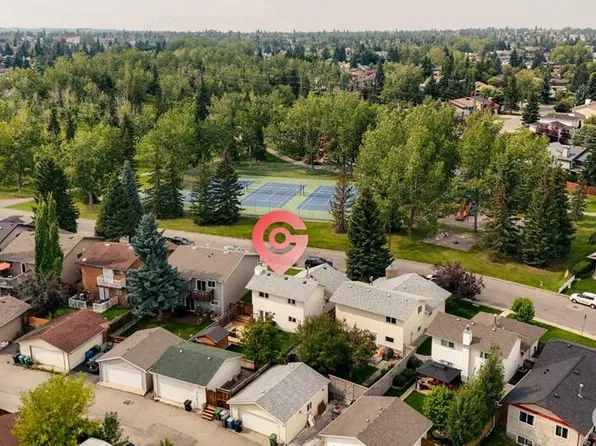 95 NW Shawglen Rise SW, Calgary, AB T2Y 1Z2