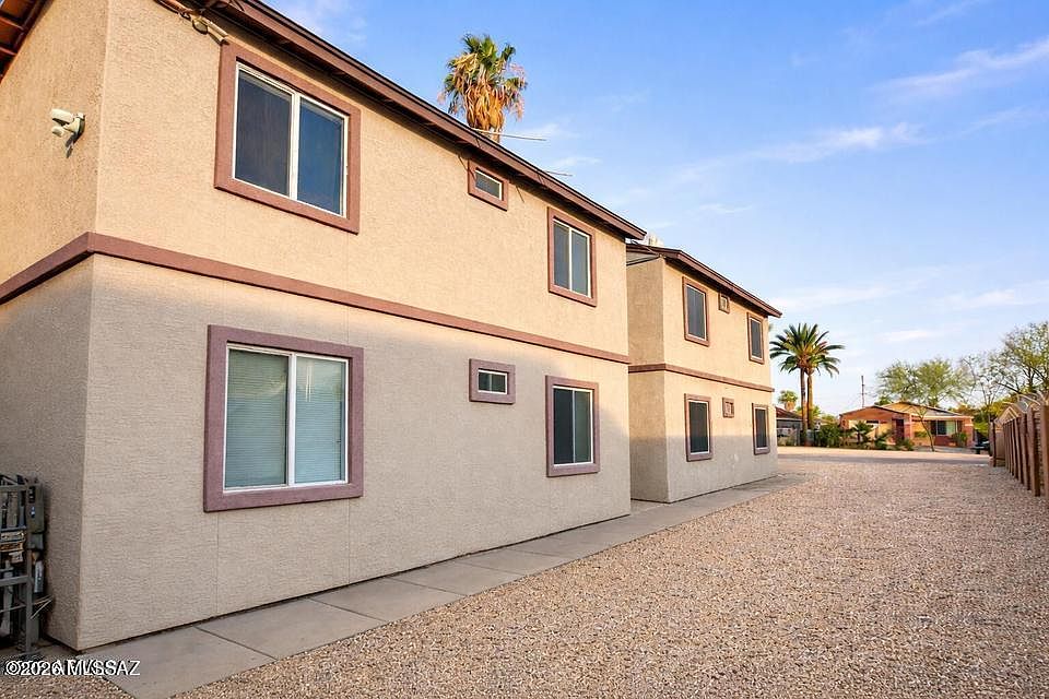 1st image of 2110 W Mariposa St