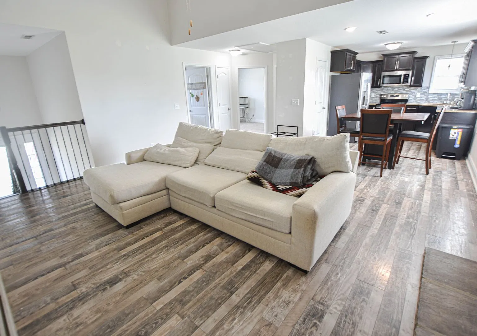 Pet Friendly Four Bedroom with Basement! — Photo 4