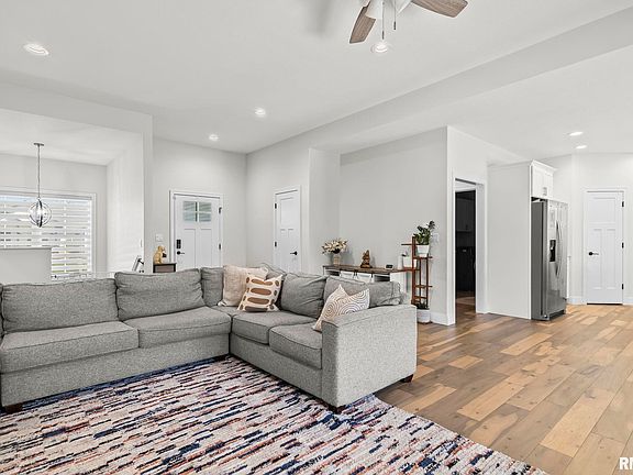 3rd image of 4604 Shalegh Ave