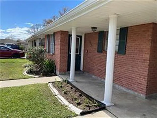 3 bed, 2.0 bath, 1130 sqft, $1,600 — Photo 2