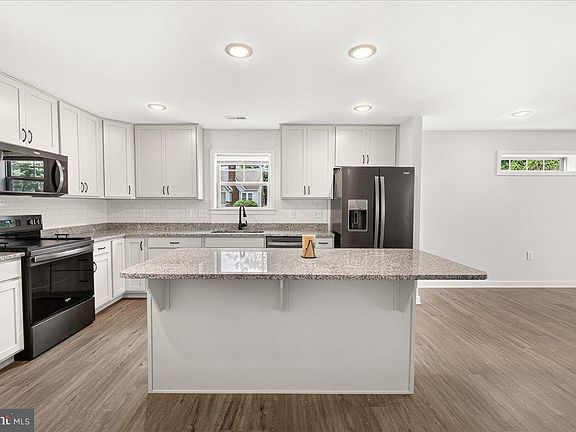 3rd image of 15 Grainfield Ct