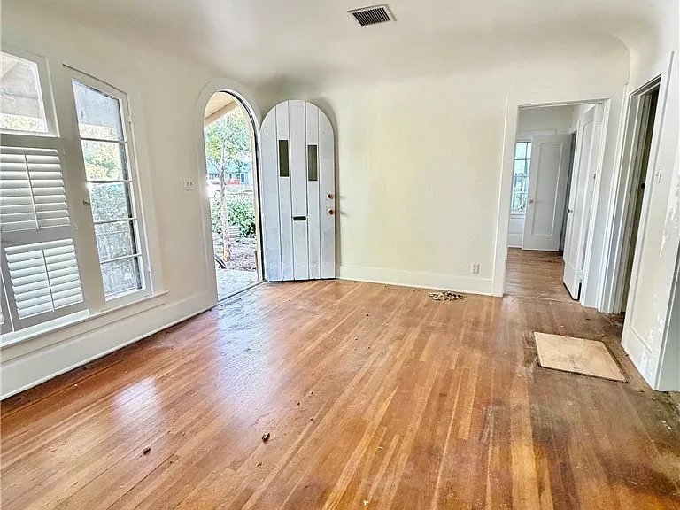 3045 Cedar St — Photo 5